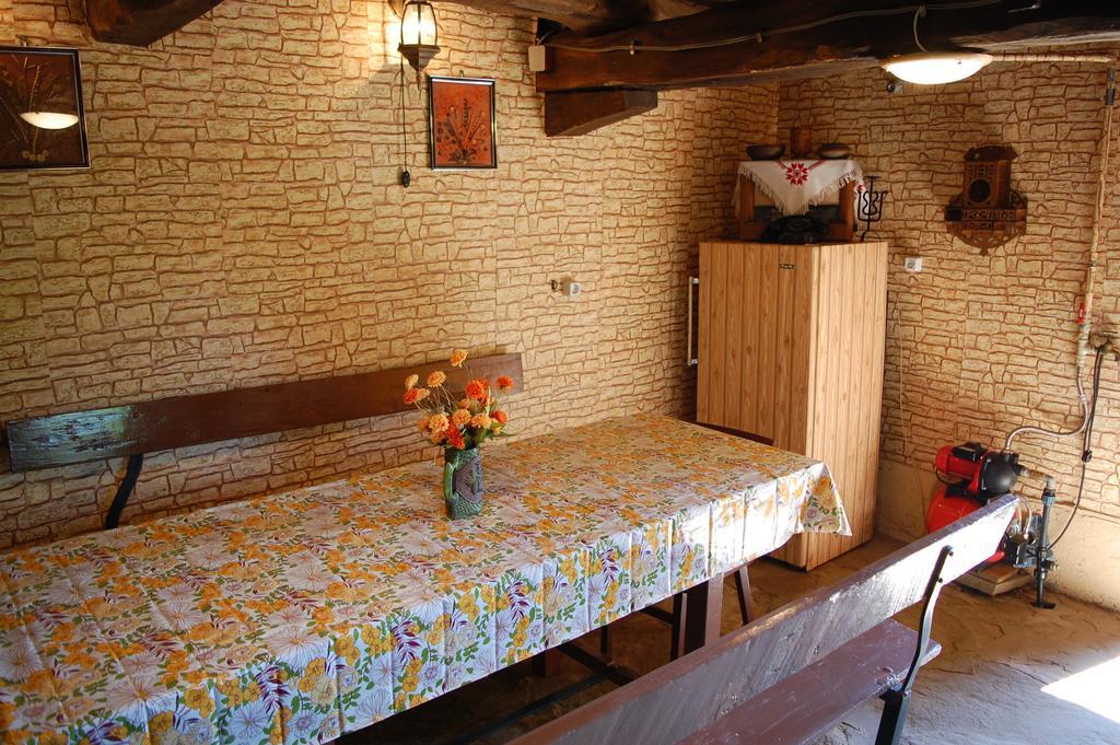 Holiday Home Lyubovo Gabrovo Exterior photo